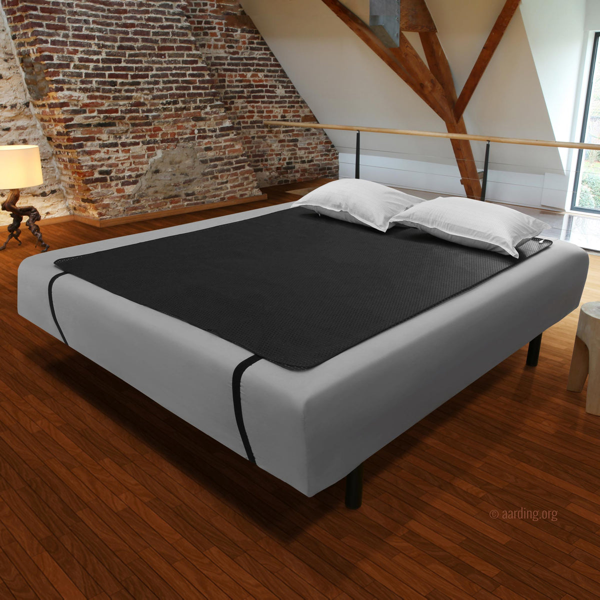 Aardingsslaapmat, dubbel 136 x 180 cm op een tweepersoonsbed met 2 aardingskussenslopen - -Aarding