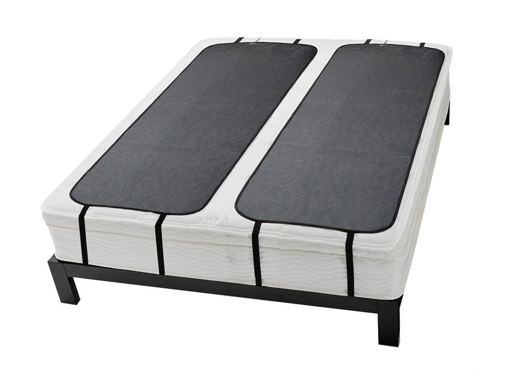 2 aardingsslaapmatten, 68 x 180 cm (27" x 71") op een tweepersoonsbed - Aarding